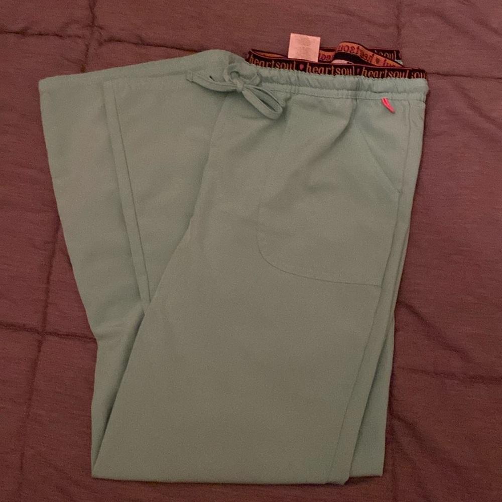 Women’s Frosted mint Heart Soul Scrub Top Petite Small